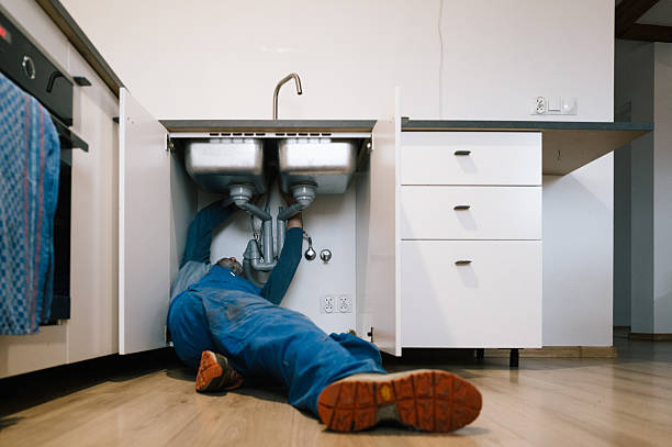 Professional Leak Detection technician working in Smithville, OH